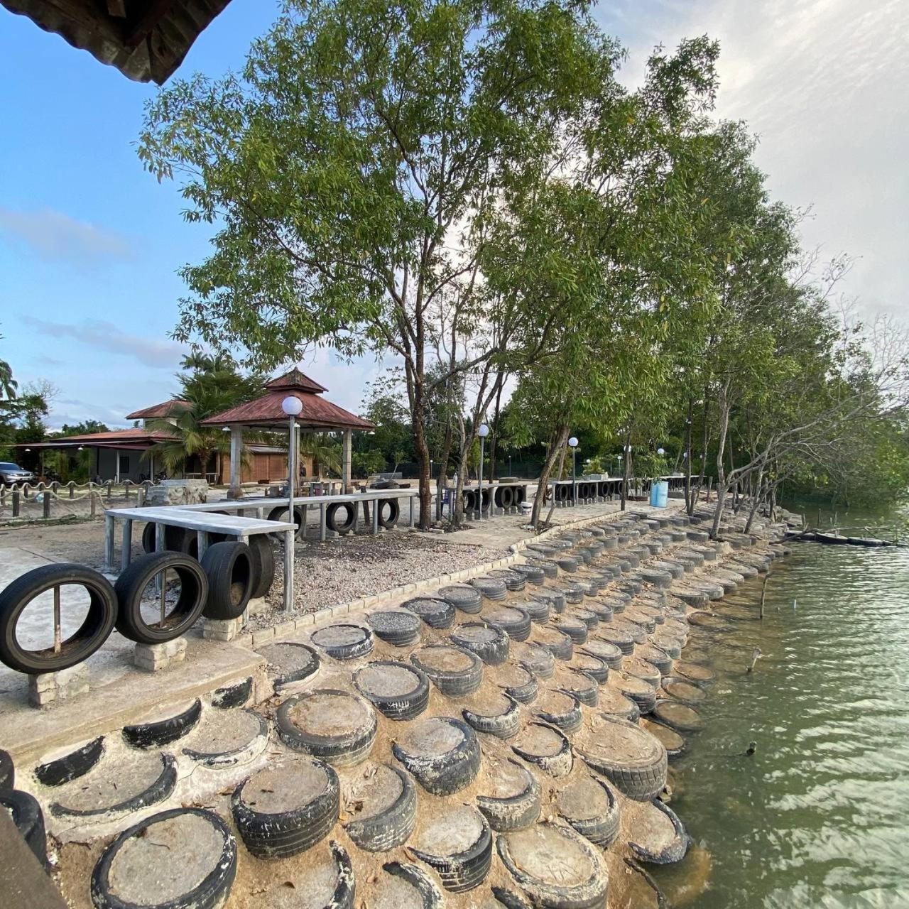 Beautiful River Kuala Pontian Rompin Homestay *